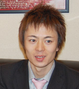 シャイでみすずちゃんともなかなか目を合わさない中田店長。